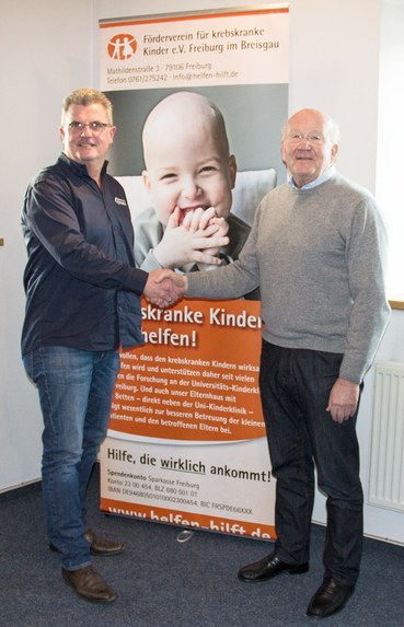 Spendenübergabe durch Auswuchtwelt-Vertriebsleiter Thomas Zink -  Förderverein für krebskranke Kinder Freiburg e. V.