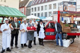 EDEKA-Suedwest-Fleischwurst-Spende-Weinfest-OG