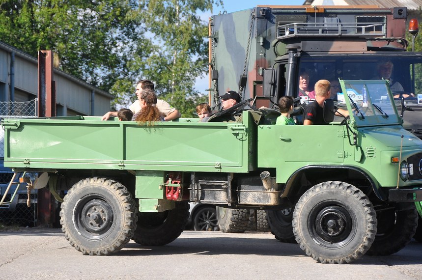 Unimog grün 2