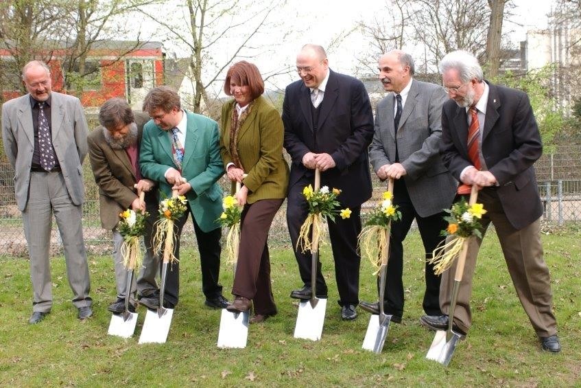 claus-3.von-links-beim-spatenstich-fur-den-erweiterungsbau-haus-ortenau