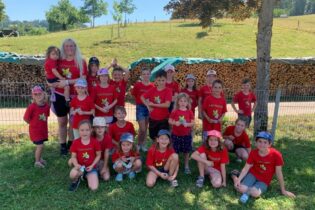 Foerderverein-krebskranke-Kinder-Freiburg-Kinderchor-Dorfhoppsa-sitzenkirch