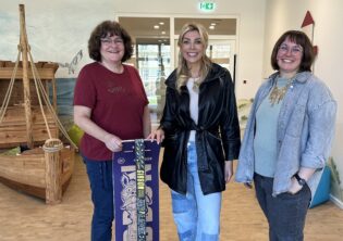 Foederverein-krebskranke-Kinder-Freiburg_Spende_Geschwisterinsel_Annika_Gassner_Gibbon_Boards