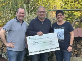 Spende_der_Familie_Schadt_an_Förderverein_für_krebskranke_Kinder_Freiburg